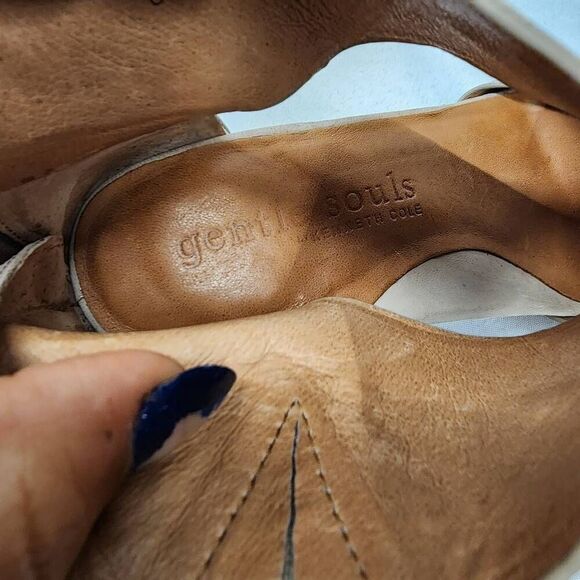 Gentle Souls by Kenneth Cole Women's 8 Charlene Peep Toe Suede Ankle Heels - Picture 8 of 11